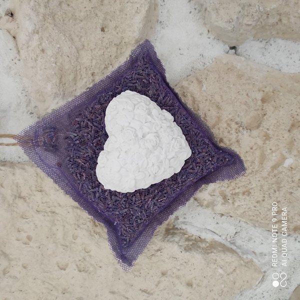 Sachet de lavande carré “Gros cœur” Lavendelsäckchen mit weißem Herz
